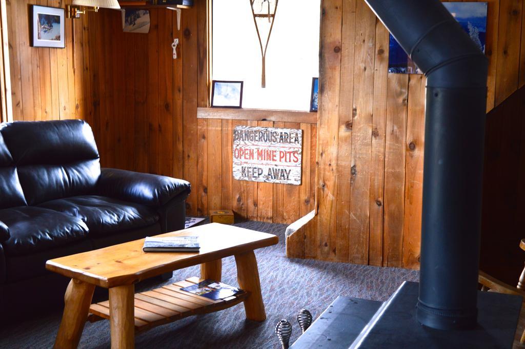 Red Shutter Inn Rossland Kültér fotó